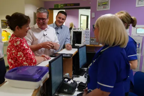 PA Wes Streeting and Keir Starmer visiting a hospital