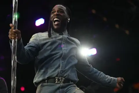 OLI SCARFF/AFP Nigerian singer Burna Boy performs on the pyramid stage on the fifth day of the Glastonbury festival at Worthy Farm in the village of Pilton in Somerset, southwest England, on 30 June.