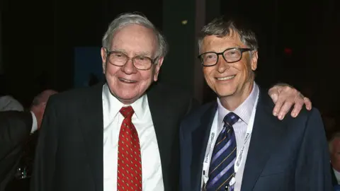 Getty Images Warren Buffett puts an arm around Bill Gates as they both attend the Forbes' 2015 Philanthropy Summit Awards Dinner  in New York City. (Photo by Monica Schipper/WireImage)