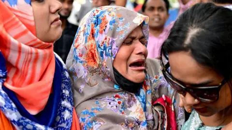 Getty Images A forcibly disappeared person's mother cries, during a human chain to mark the International Day of the Victims of Enforced Disappearances, in Dhaka