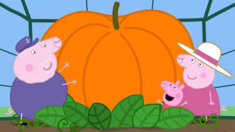 Alamy Grandpa Pig, Peppa and Mummy Pig with a giant pumpkin in a scene from children's TV show Peppa Pig