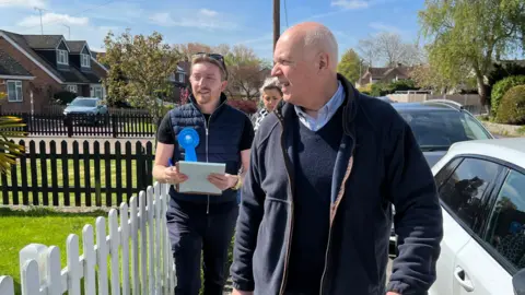 Jaymey McIvor campaigning with Iain Duncan Smith. Both are smiling