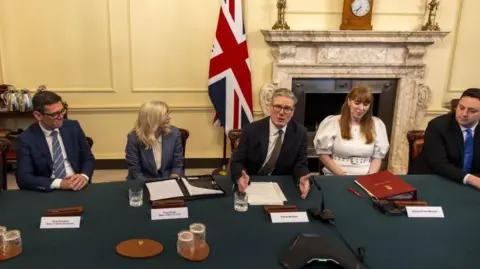 PA Media Prime Minister Sir Keir Starmer and Deputy Prime Minister Angela Rayner (second right), during a meeting with English regional mayors, Mayor of Cambridgeshire and Peterborough Nik Johnson, Mayor of Greater Manchester Andy Burnham, Mayor of West Yorkshire Tracy Brabin and Tees Valley Mayor Ben Houchen (right) at 10 Downing Street in Westminster, central London.